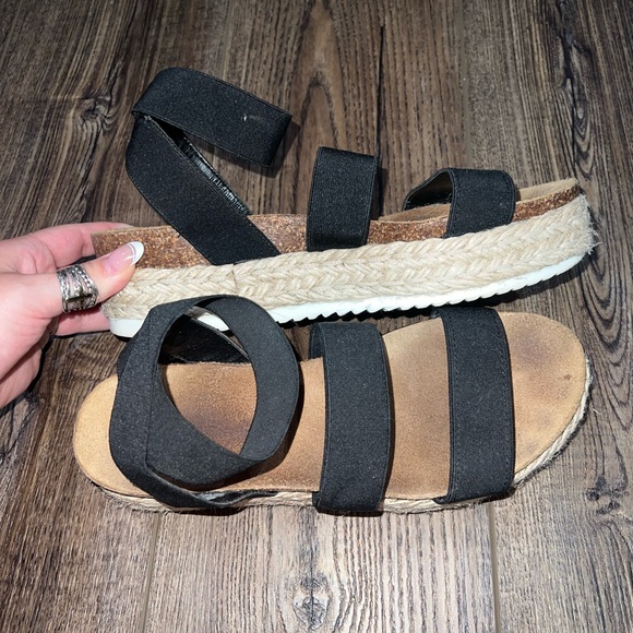 Steve Madden platform sandals - Picture 3 of 4